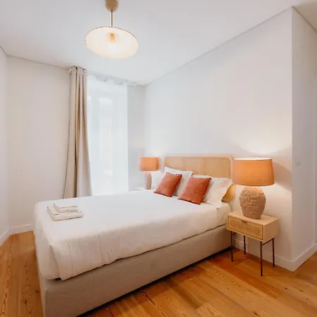Mary Orange - No 236 Rc E - Elegant Two-bedroom Urban Retreat Apartment Lisbon