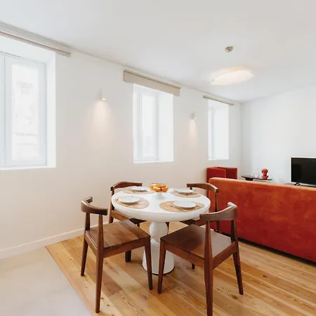 Mary Orange - No 236 Rc E - Elegant Two-bedroom Urban Retreat Lisbon
