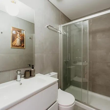 Mary Orange - No 236 Rc E - Elegant Two-bedroom Urban Retreat * Lissabon