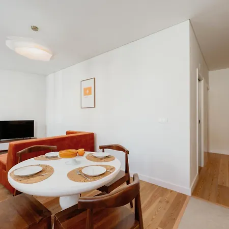 Mary Orange - No 236 Rc E - Elegant Two-bedroom Urban Retreat Apartment *
