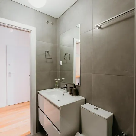 Mary Orange - No 236 Rc E - Elegant Two-bedroom Urban Retreat * Lissabon