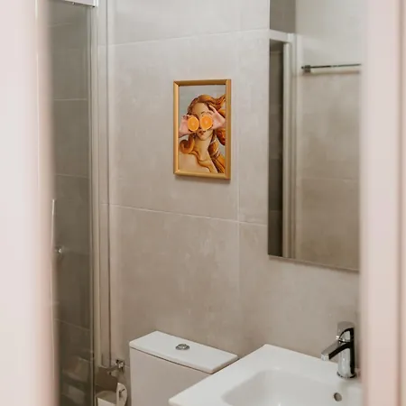 Mary Orange - No 236 Rc E - Elegant Two-bedroom Urban Retreat 公寓